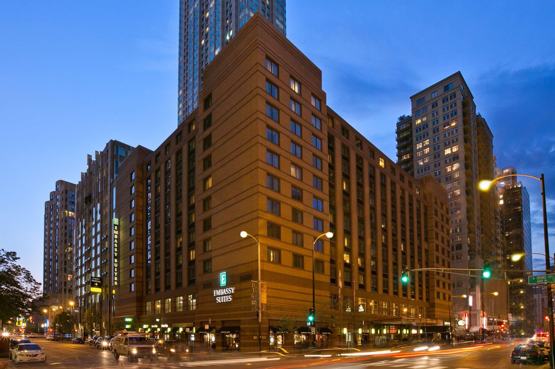 Embassy Suites Chicago - Downtown River North Exterior photo